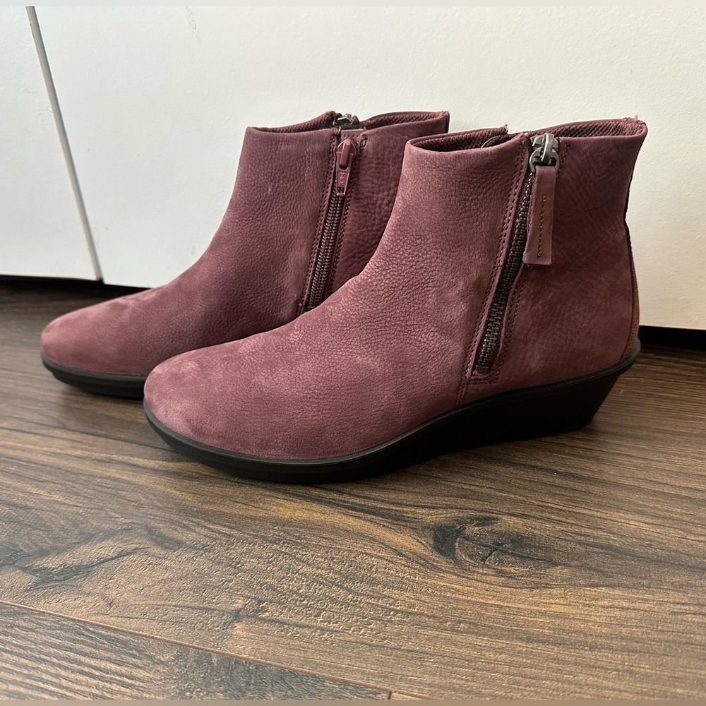 ECCO Women’s Skyler Side Zip Ankle Boot Nubuck Bordeaux (Size 38EU/7US)